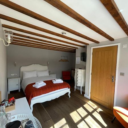 The Queen Matilda Country Rooms Avening 外观 照片