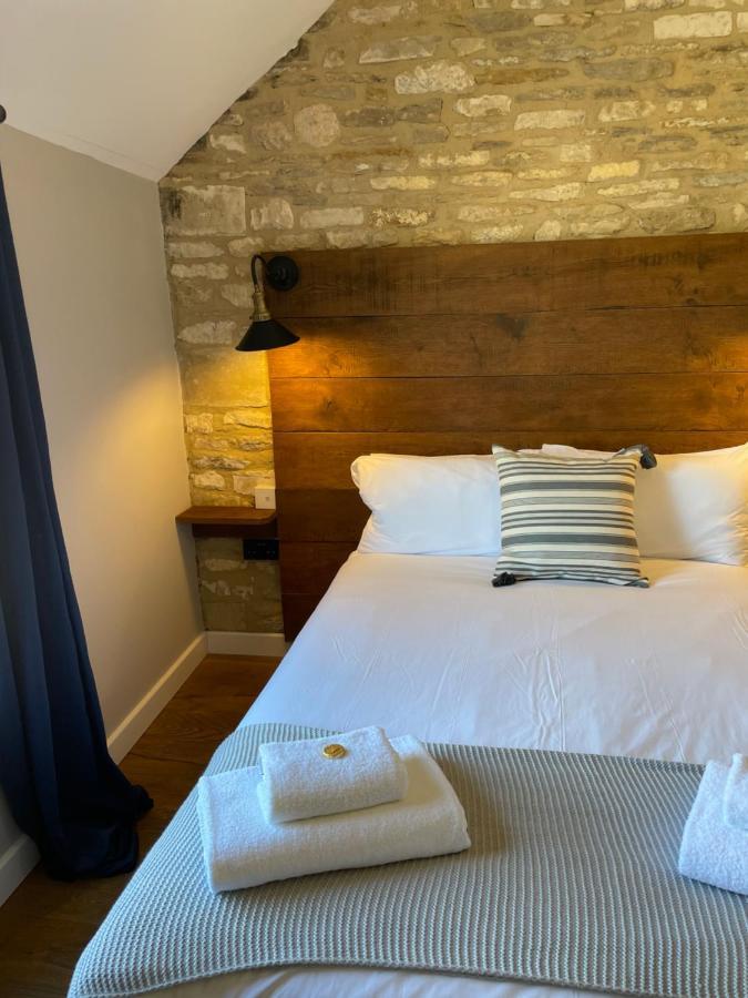 The Queen Matilda Country Rooms Avening 外观 照片