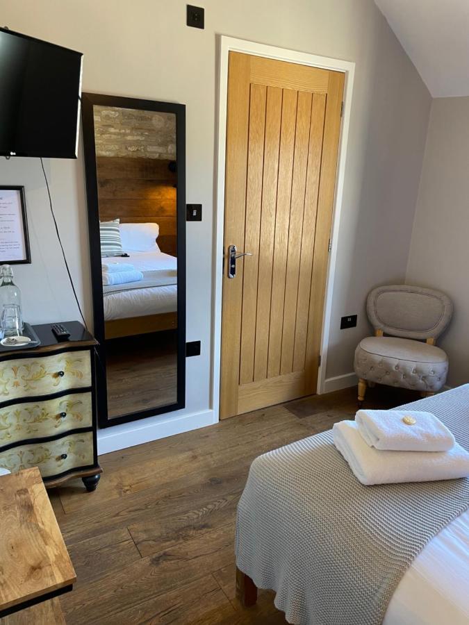 The Queen Matilda Country Rooms Avening 外观 照片