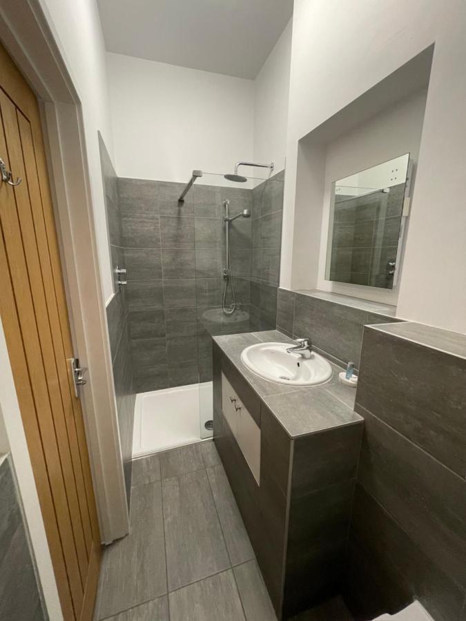 The Queen Matilda Country Rooms Avening 外观 照片