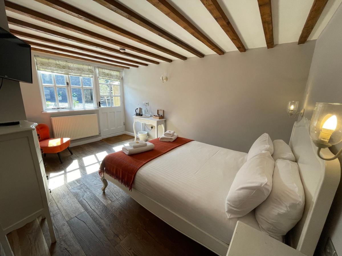The Queen Matilda Country Rooms Avening 外观 照片