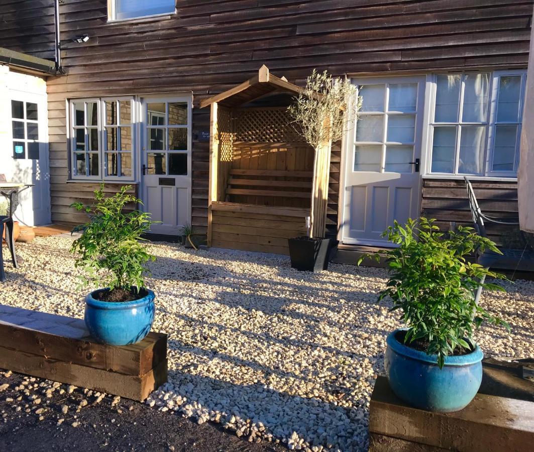 The Queen Matilda Country Rooms Avening 外观 照片