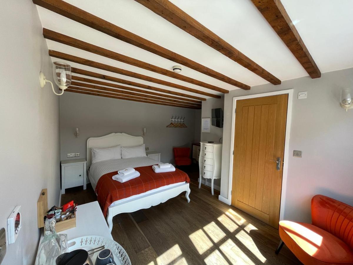 The Queen Matilda Country Rooms Avening 外观 照片